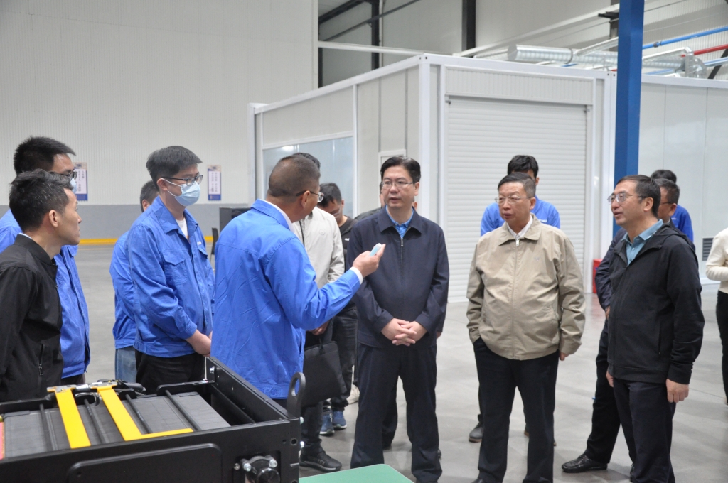 ec8b1396de8a43a18a91dd9d39ee25d5